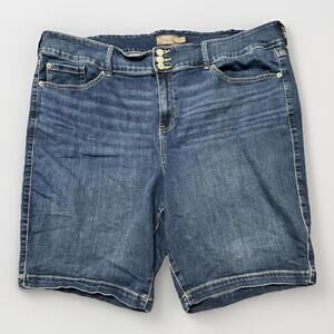 Torrid Jeans Woman’s Size 26 Jegging Bermuda Shorts Medium Wash Stretch 46x10